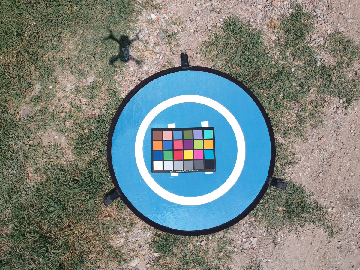 Un colorchecker utilizzato per calibrare le immagini scattate dalla camera RGB di un drone